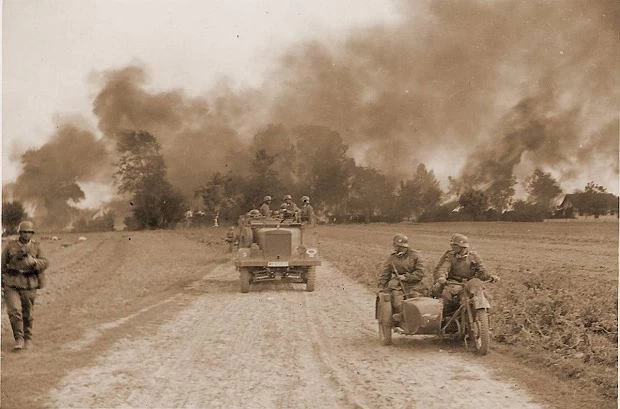 Β’ Παγκόσμιος Πόλεμος: 720 άνδρες πολέμησαν 40.000 – Η θρυλική μάχη στην Βίζνα – Δείτε τις εικόνες